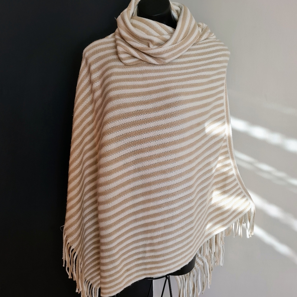 Women's one size 'MILLERS' Gorgeous white and cream turtleneck poncho- AS NEW - Picture 1 of 6